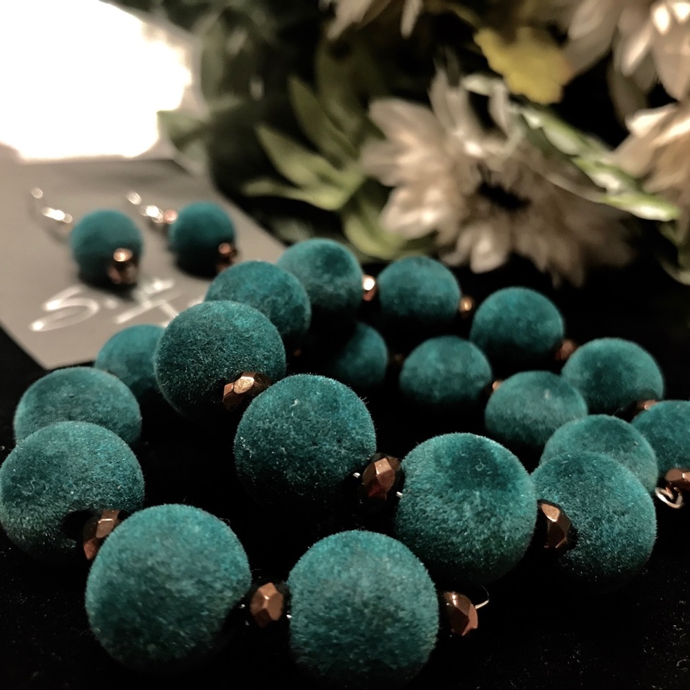 Velvet beaded bracelet set
